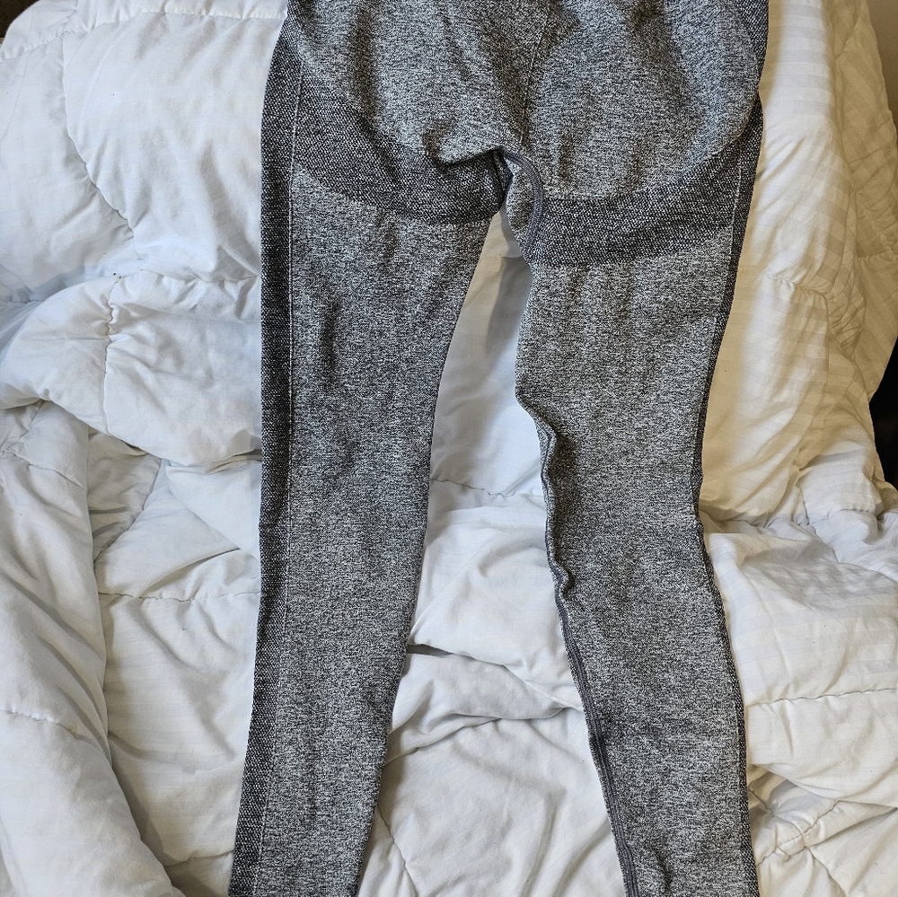 Two pairs of Gymshark Tights - Picture 2 of 8